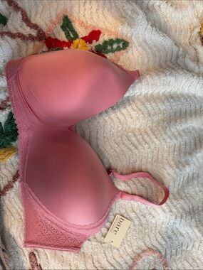 Bare Bare Necessities Pink Lace-Trim T-Shirt Bra. Molded cups 38ddd wireless
